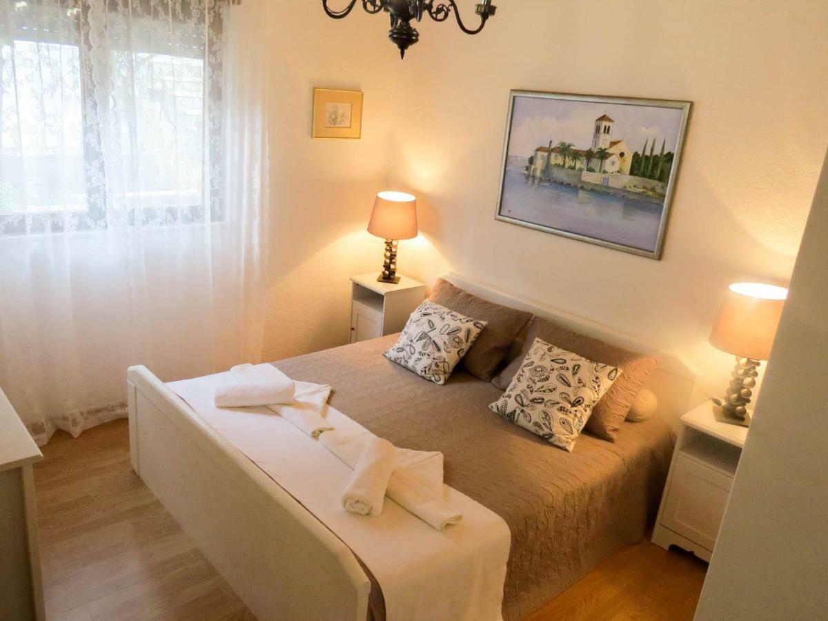 Apartments Barba Trogir Exteriör bild